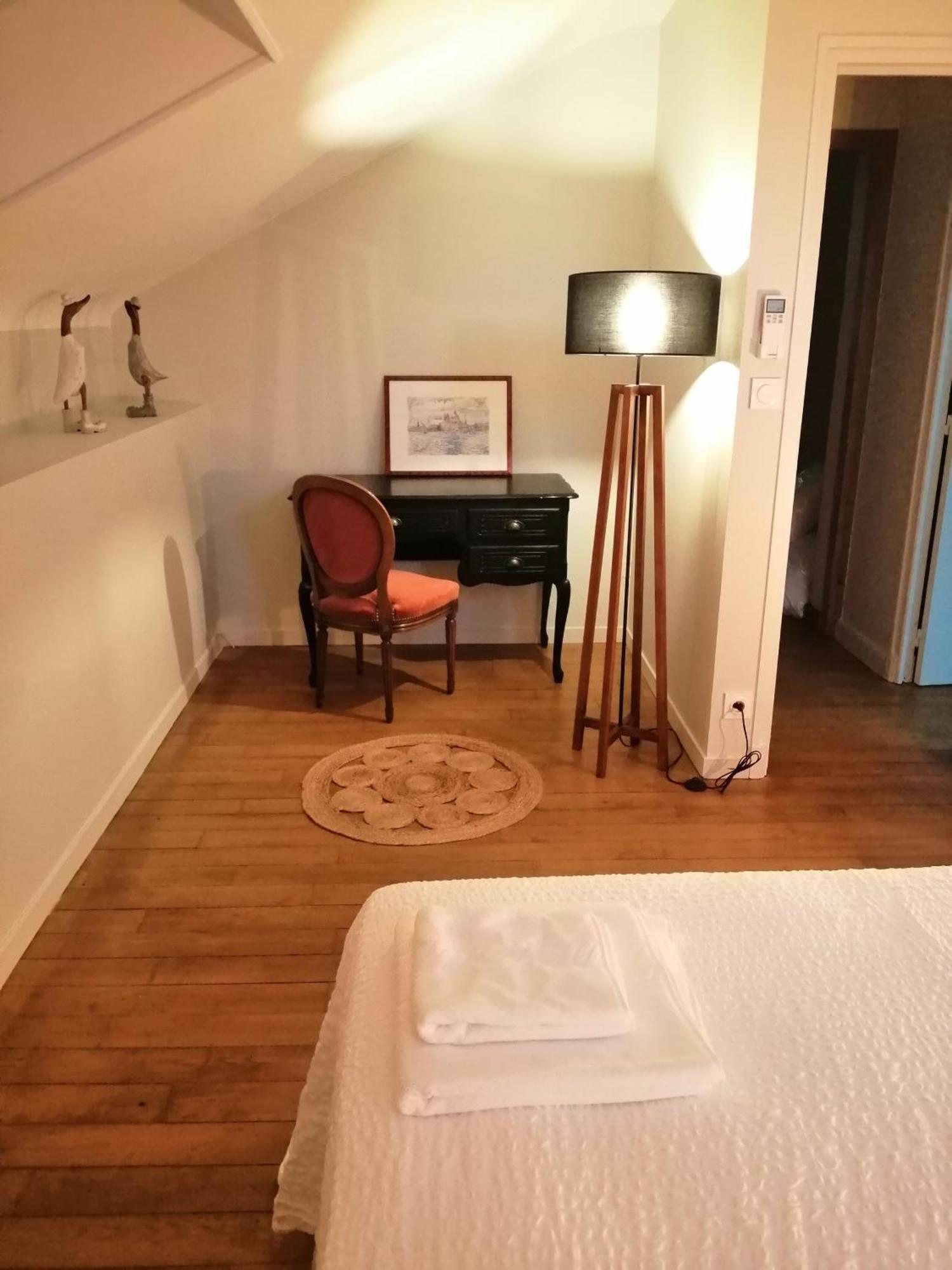 Gite Les Mareillauds - Piscine Salon Bagian luar foto
