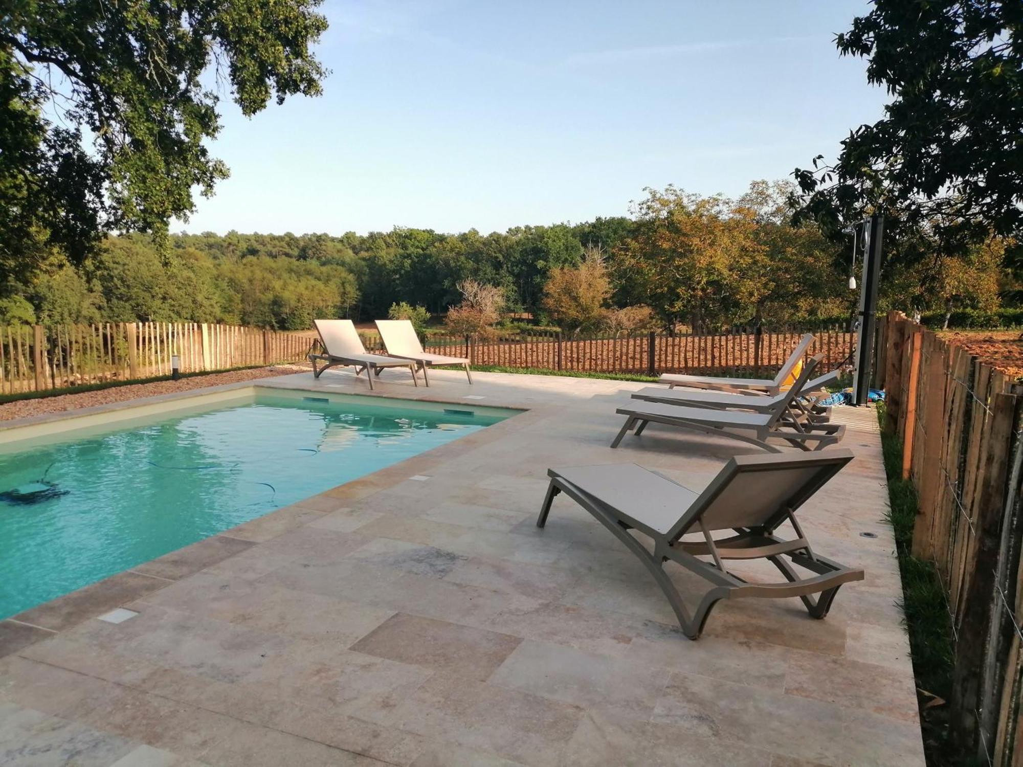 Gite Les Mareillauds - Piscine Salon Bagian luar foto