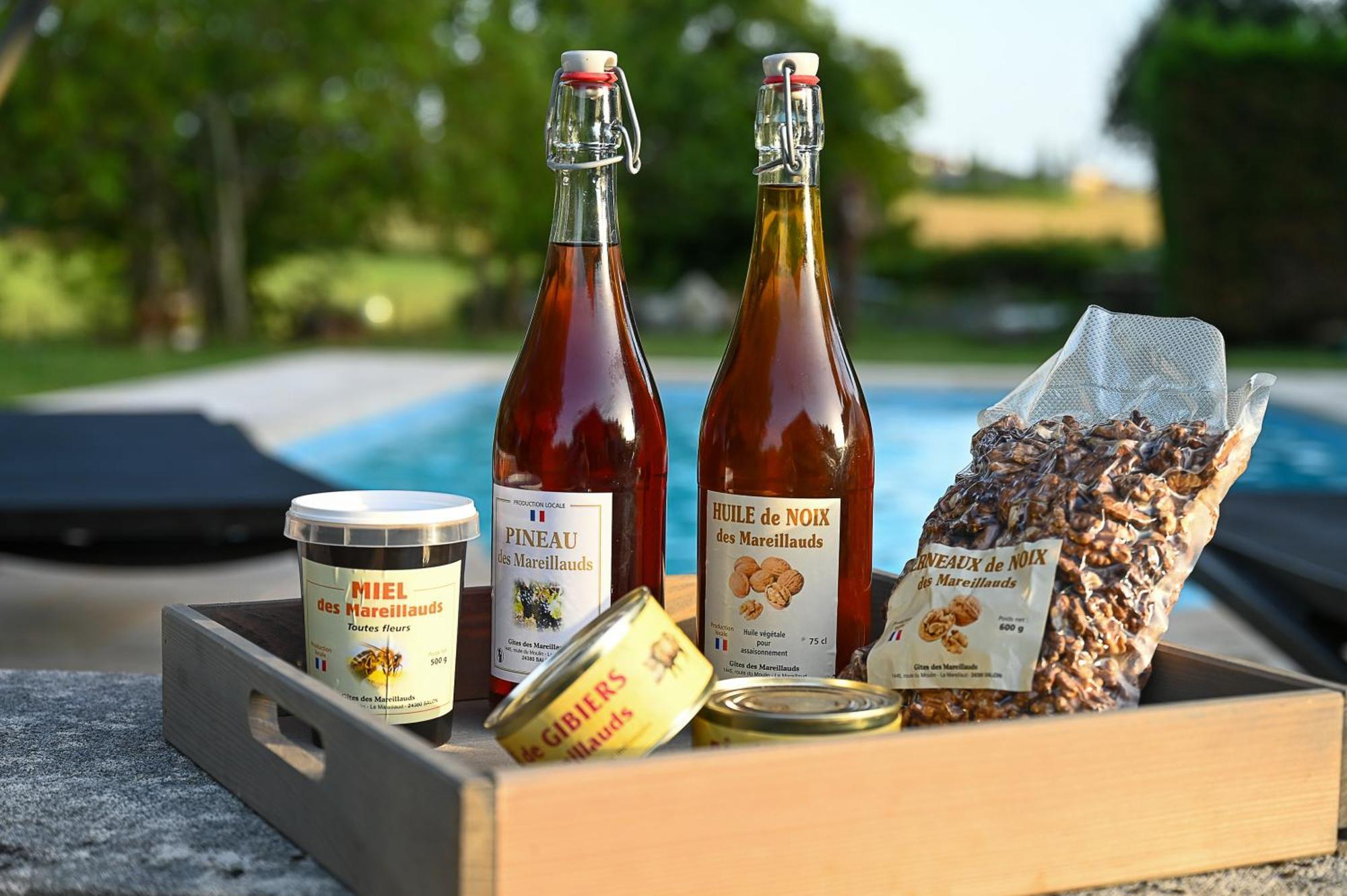 Gite Les Mareillauds - Piscine Salon Bagian luar foto