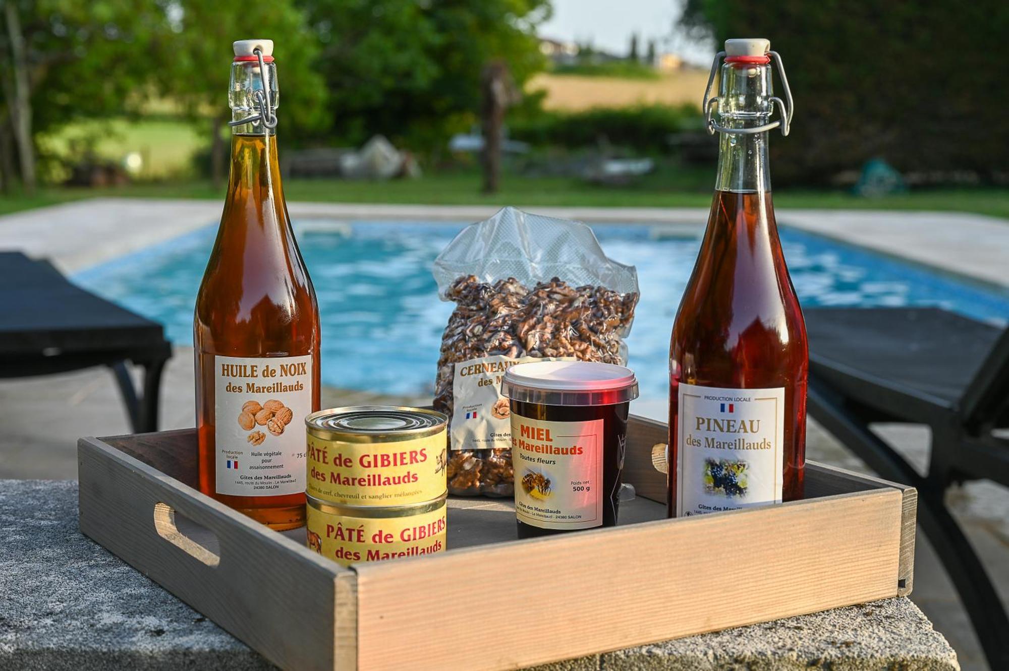 Gite Les Mareillauds - Piscine Salon Bagian luar foto