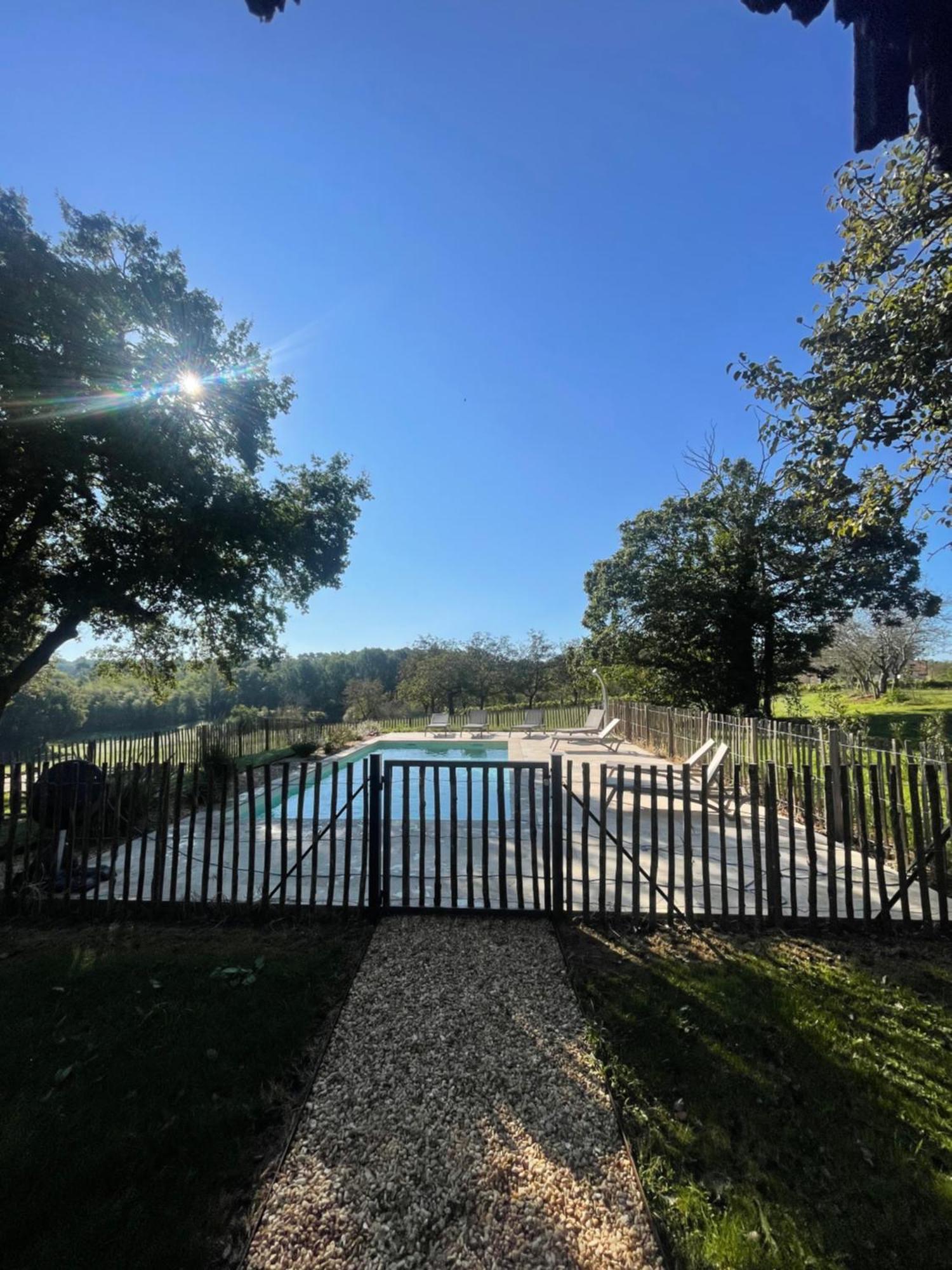Gite Les Mareillauds - Piscine Salon Bagian luar foto